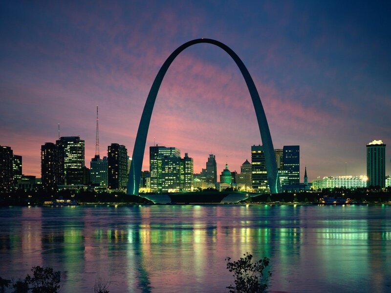 Gateway Arch at dusk