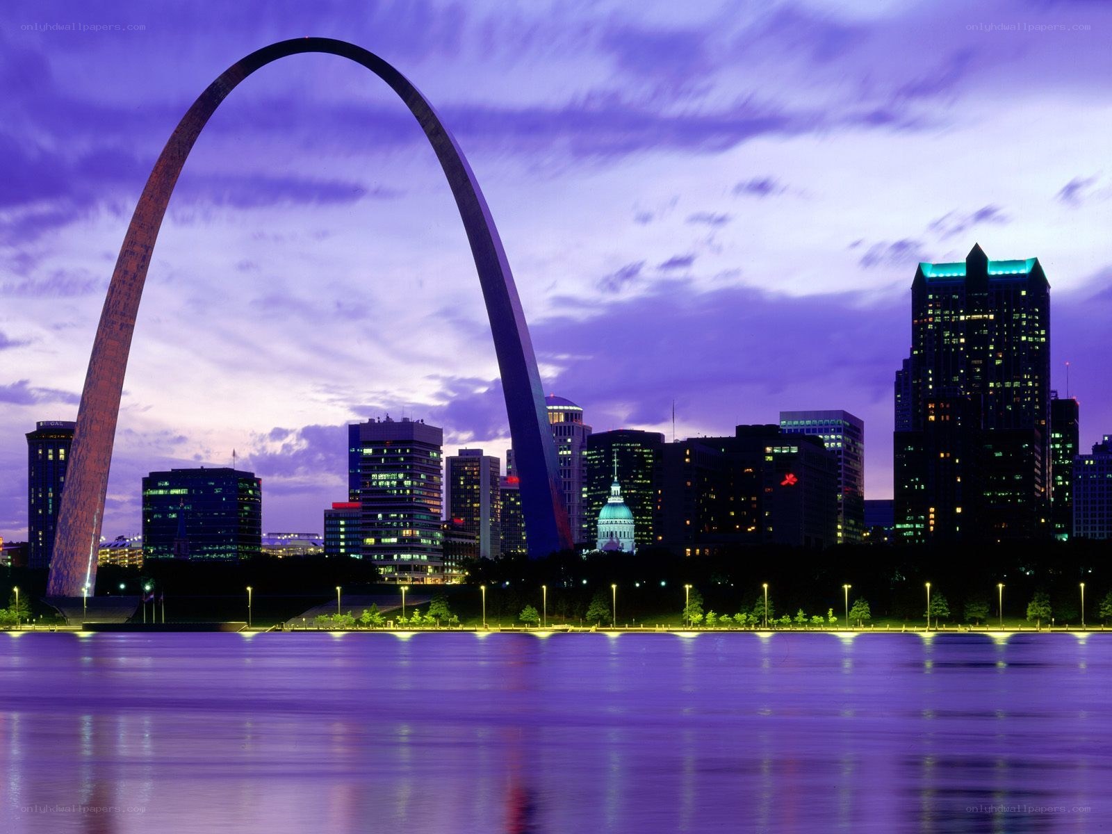 Gateway Arch at dusk