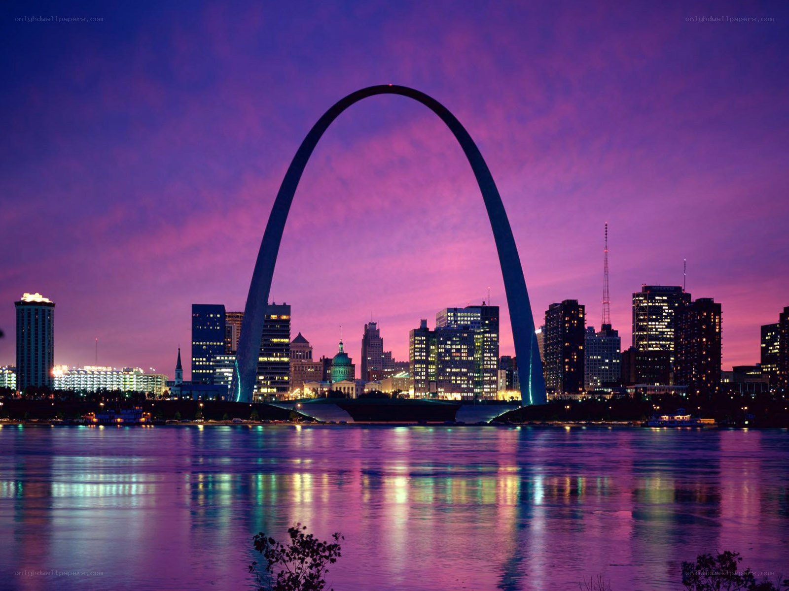 Gateway Arch at dusk