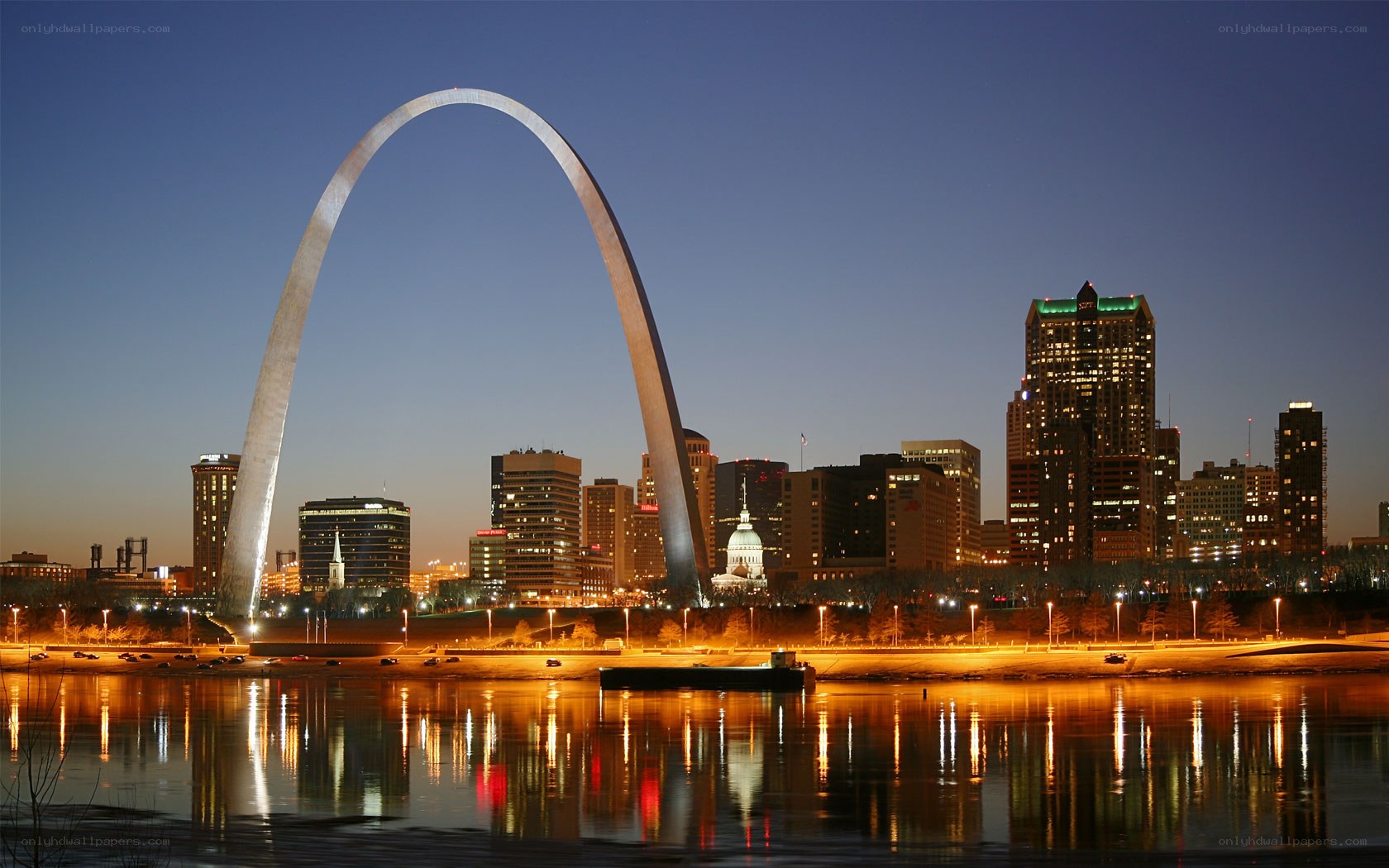 Gateway Arch at dusk