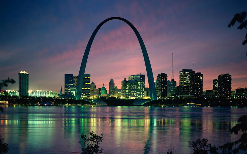 Gateway Arch at dusk