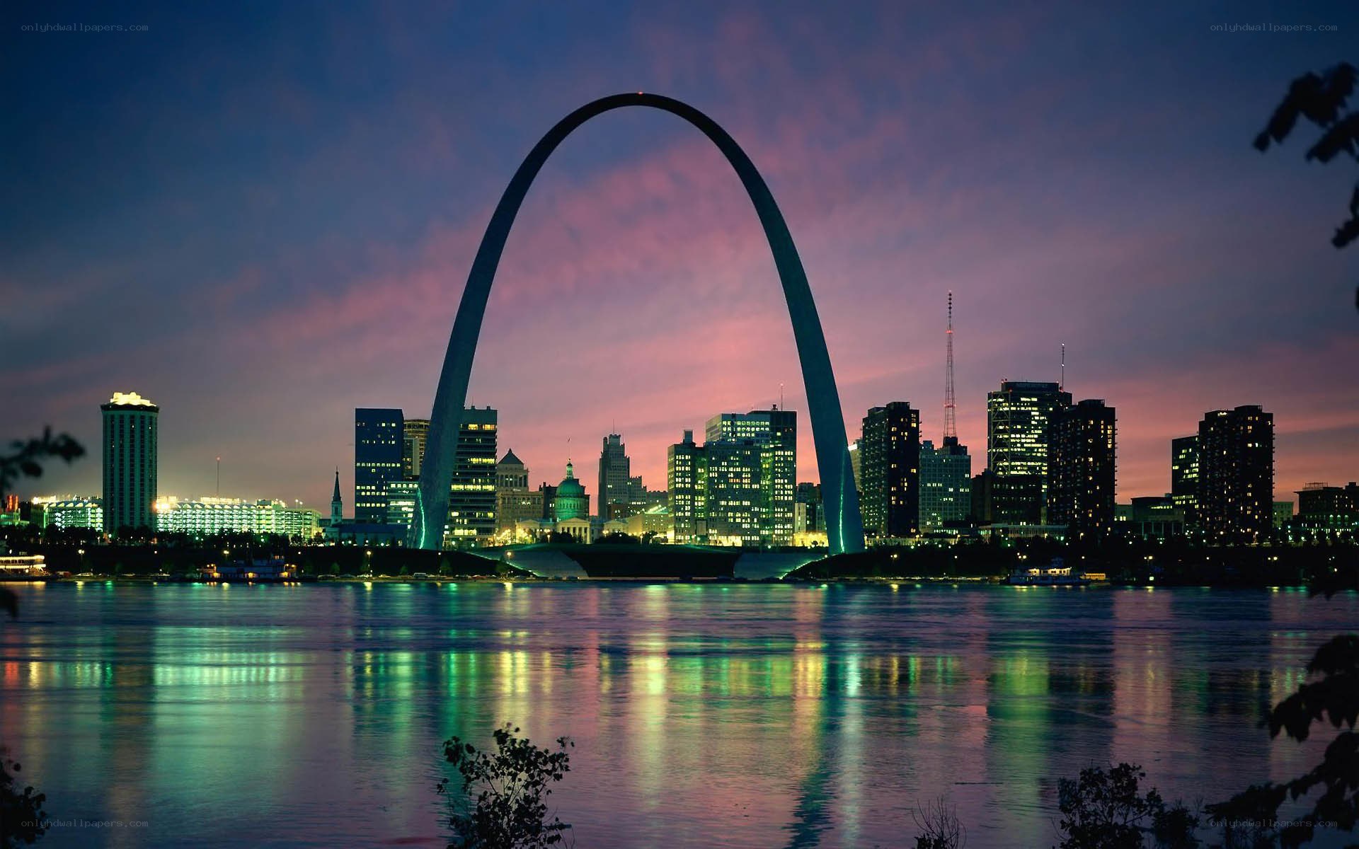 Gateway Arch at dusk