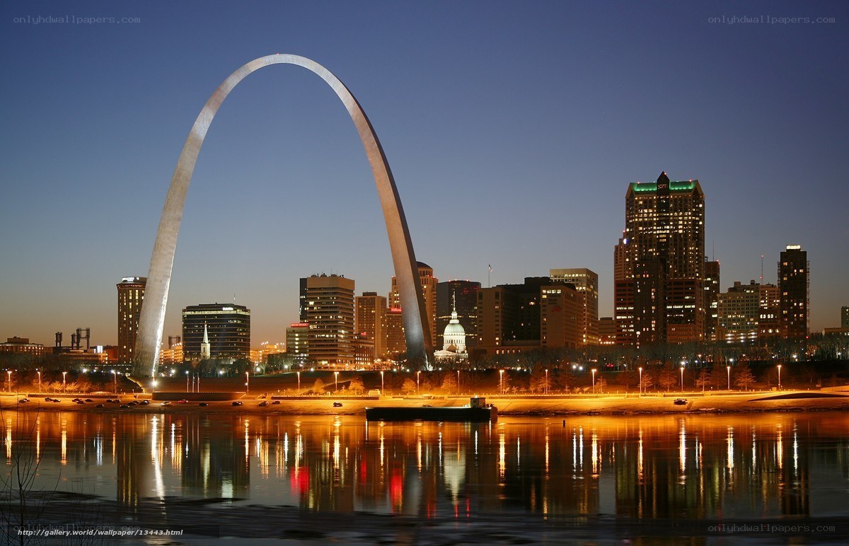 Gateway Arch at dusk
