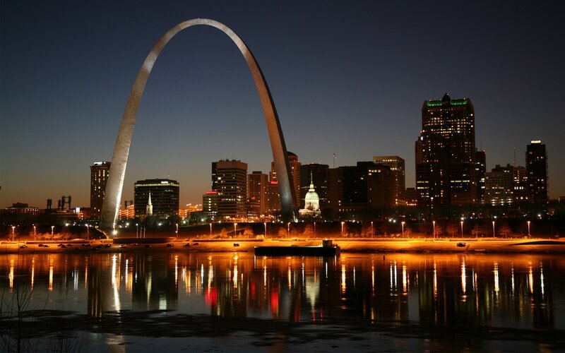 Gateway Arch at night