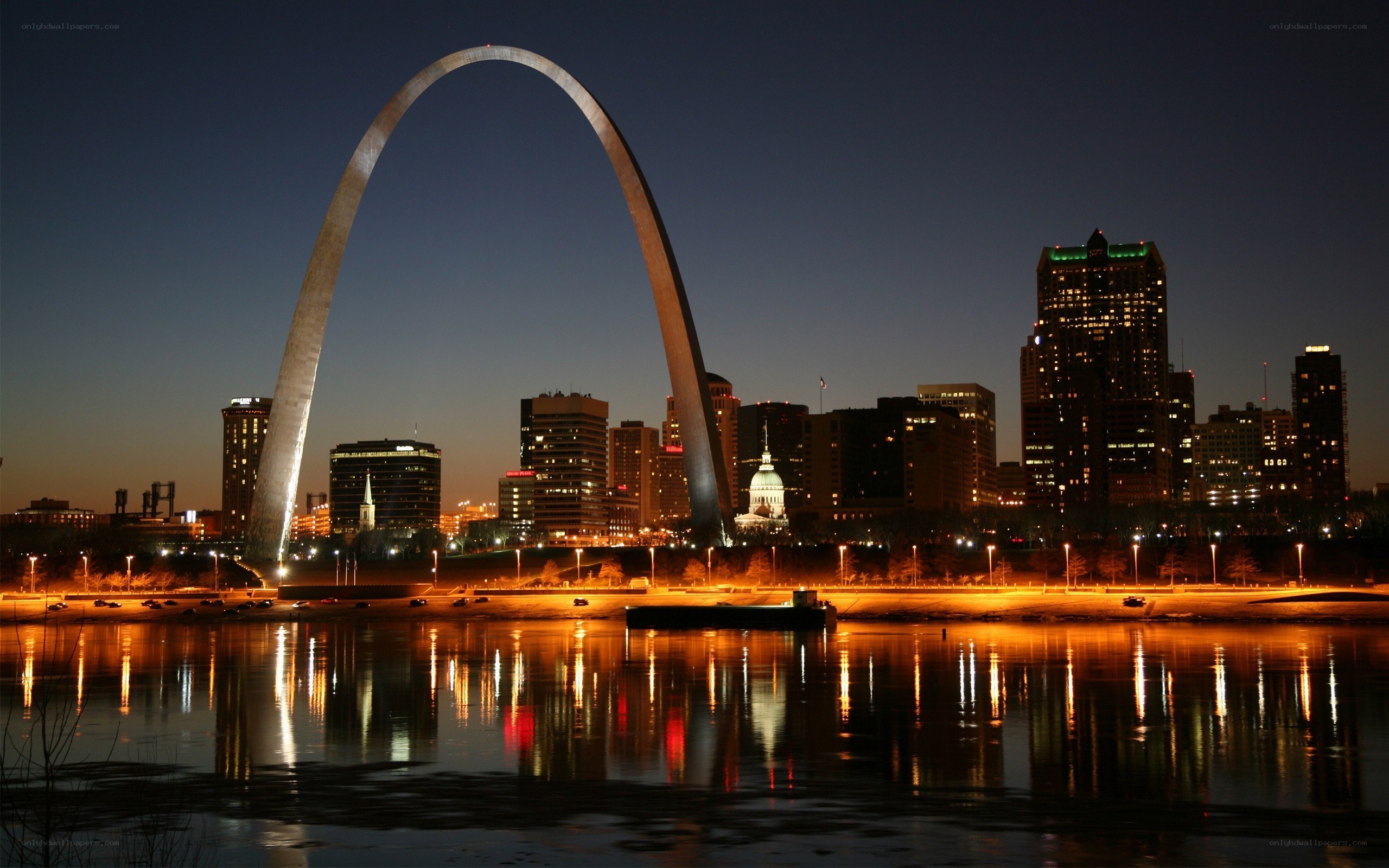 Gateway Arch at night