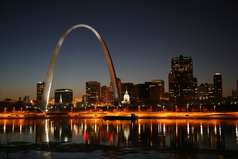 Gateway Arch at Night — Black