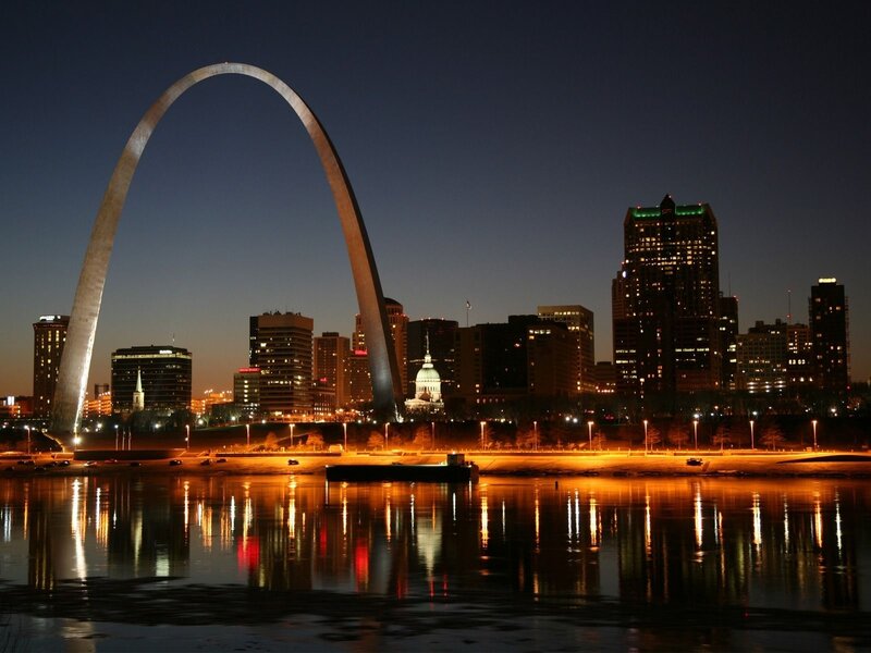 Gateway Arch at Night — Blue, Serene