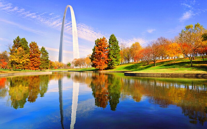 Gateway Arch Reflection — Blue