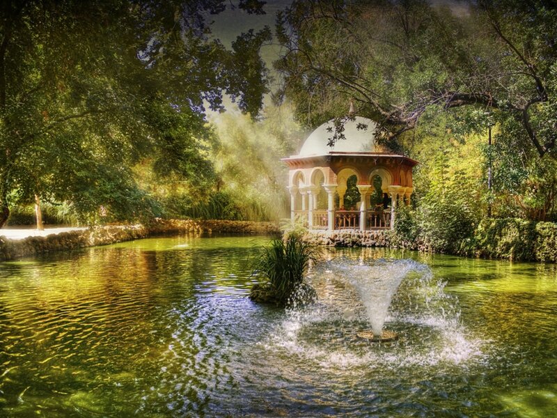 Gazebo in Park Pond — Green, Serene