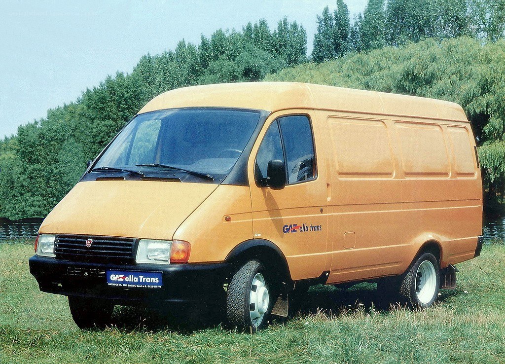 Gazelle Trans van in field