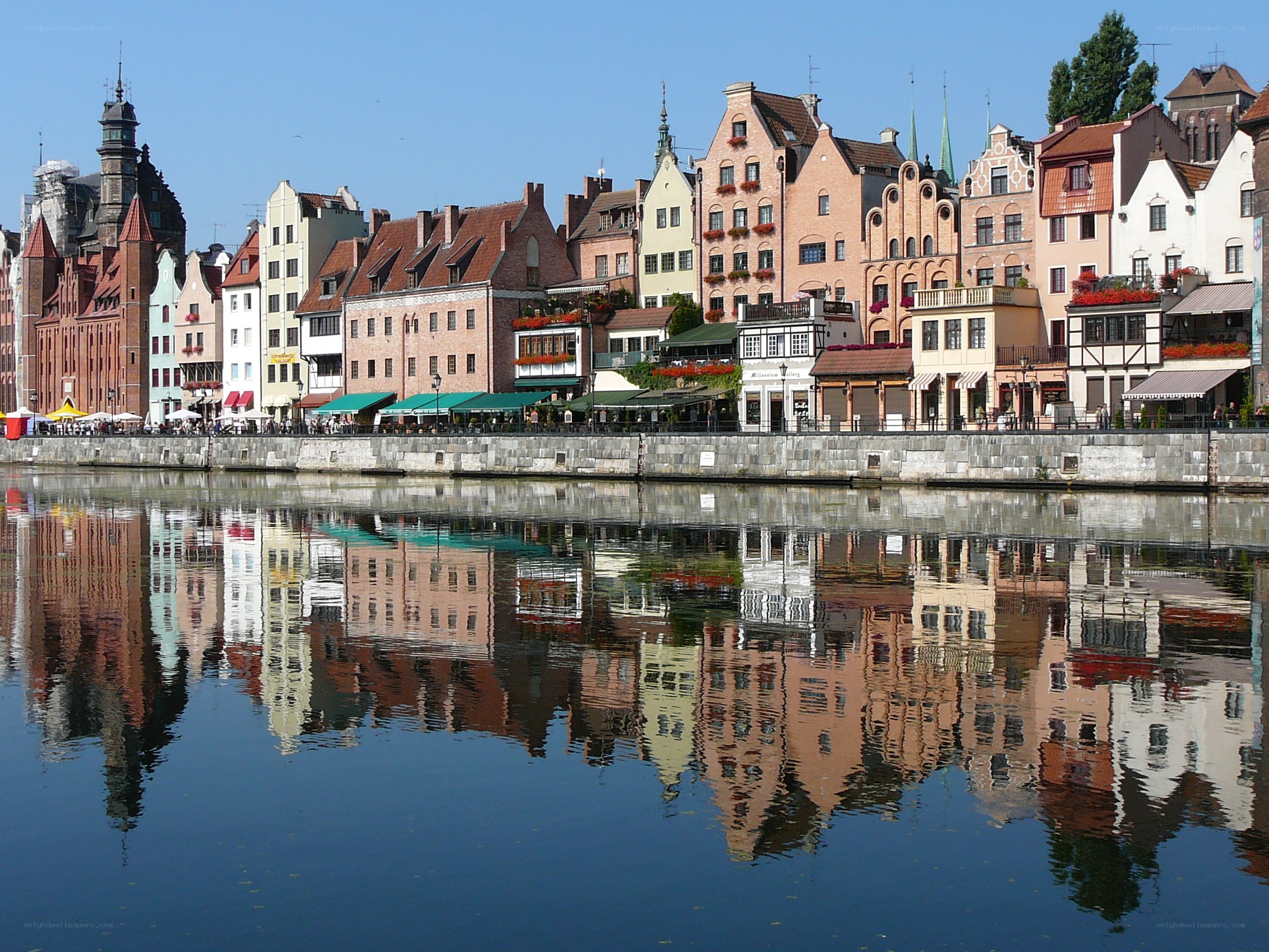 Gdańsk riverfront buildings