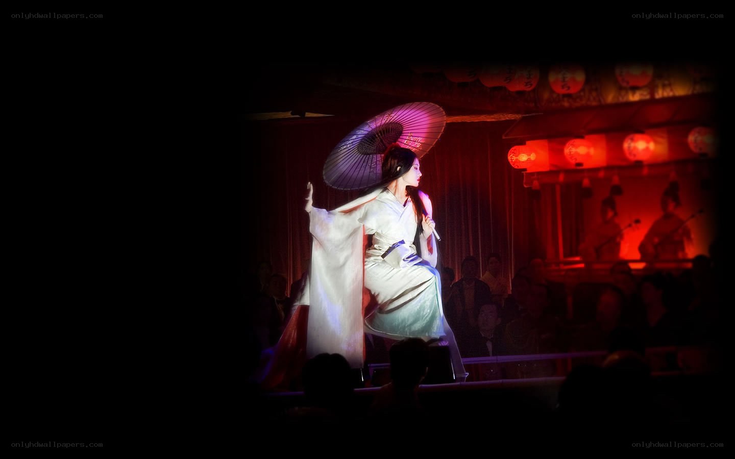 Geisha performance on stage