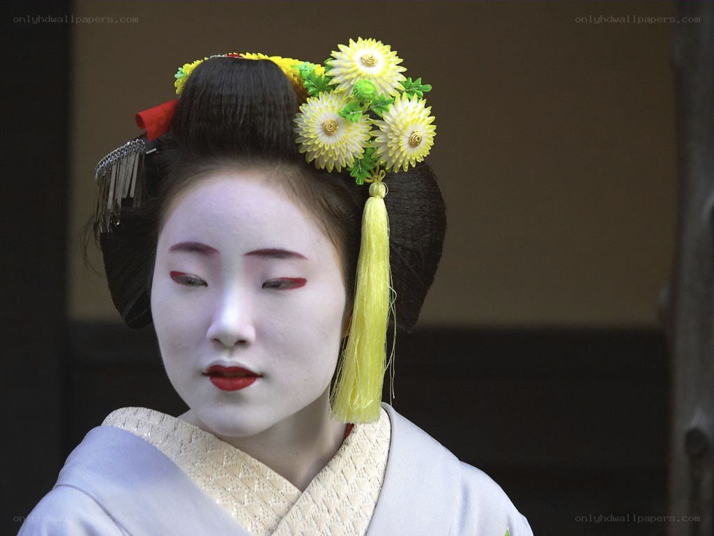 Geisha with yellow flowers