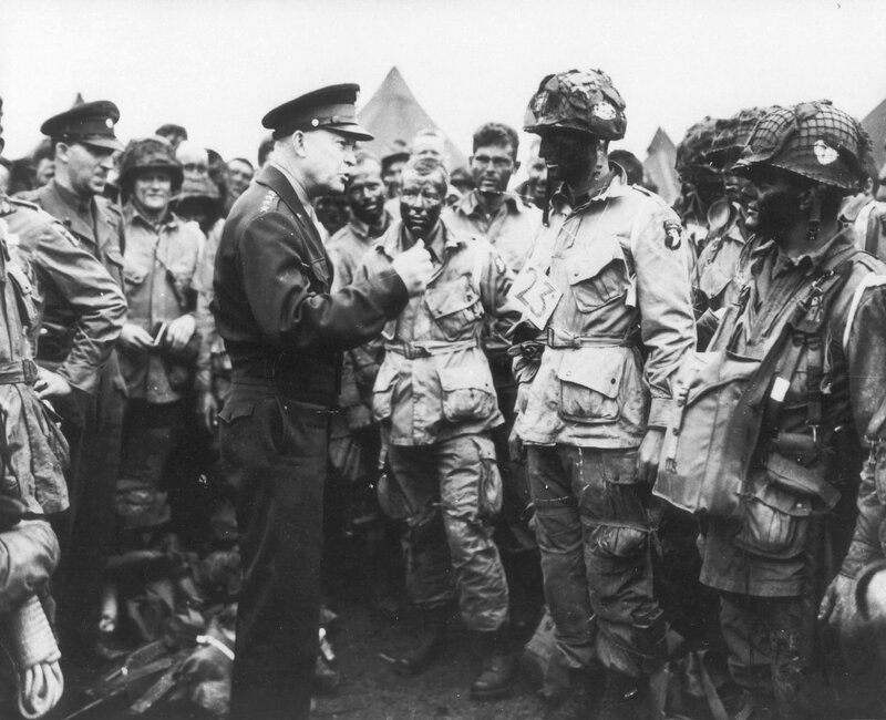 General addressing soldiers