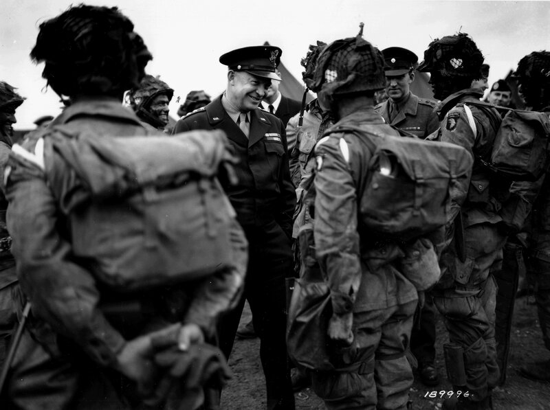 General with soldiers