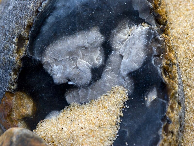 Geode with quartz crystals
