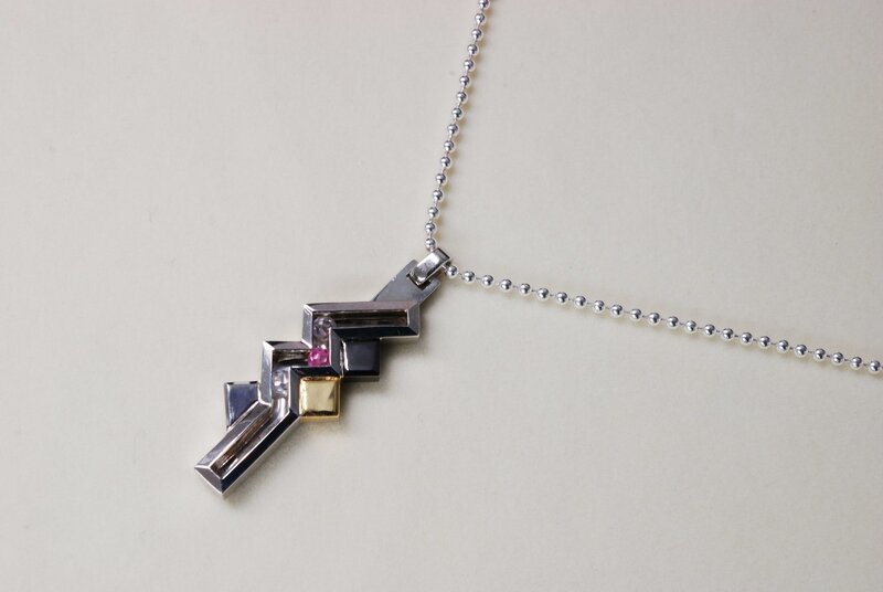 Geometric pendant necklace