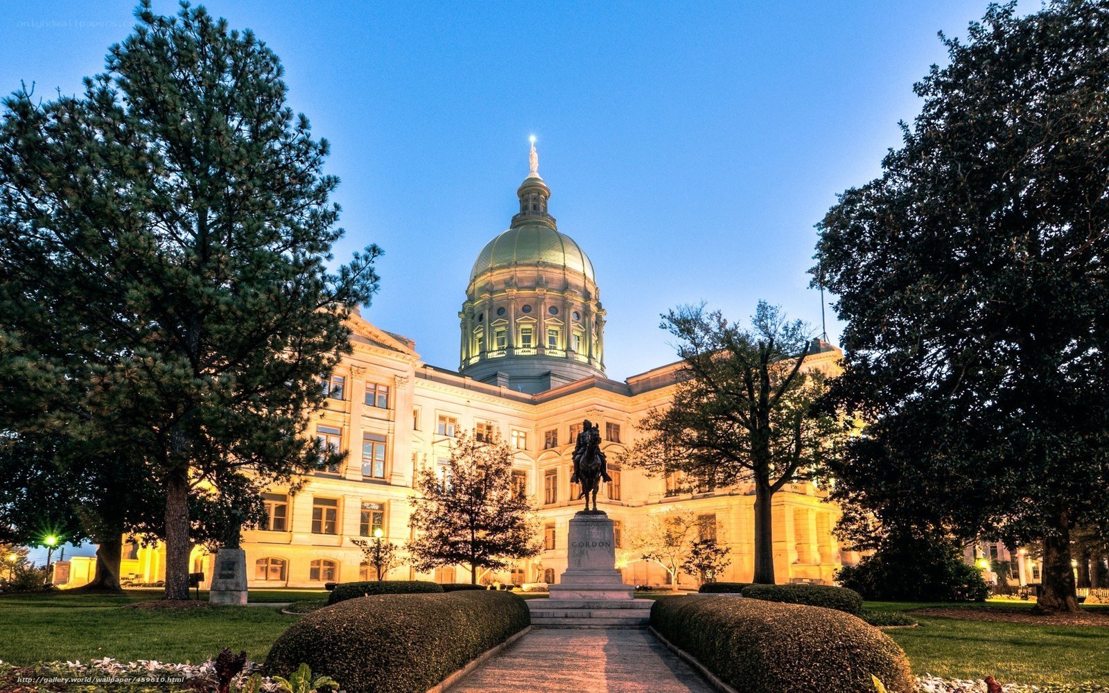 Georgia State Capitol at dusk