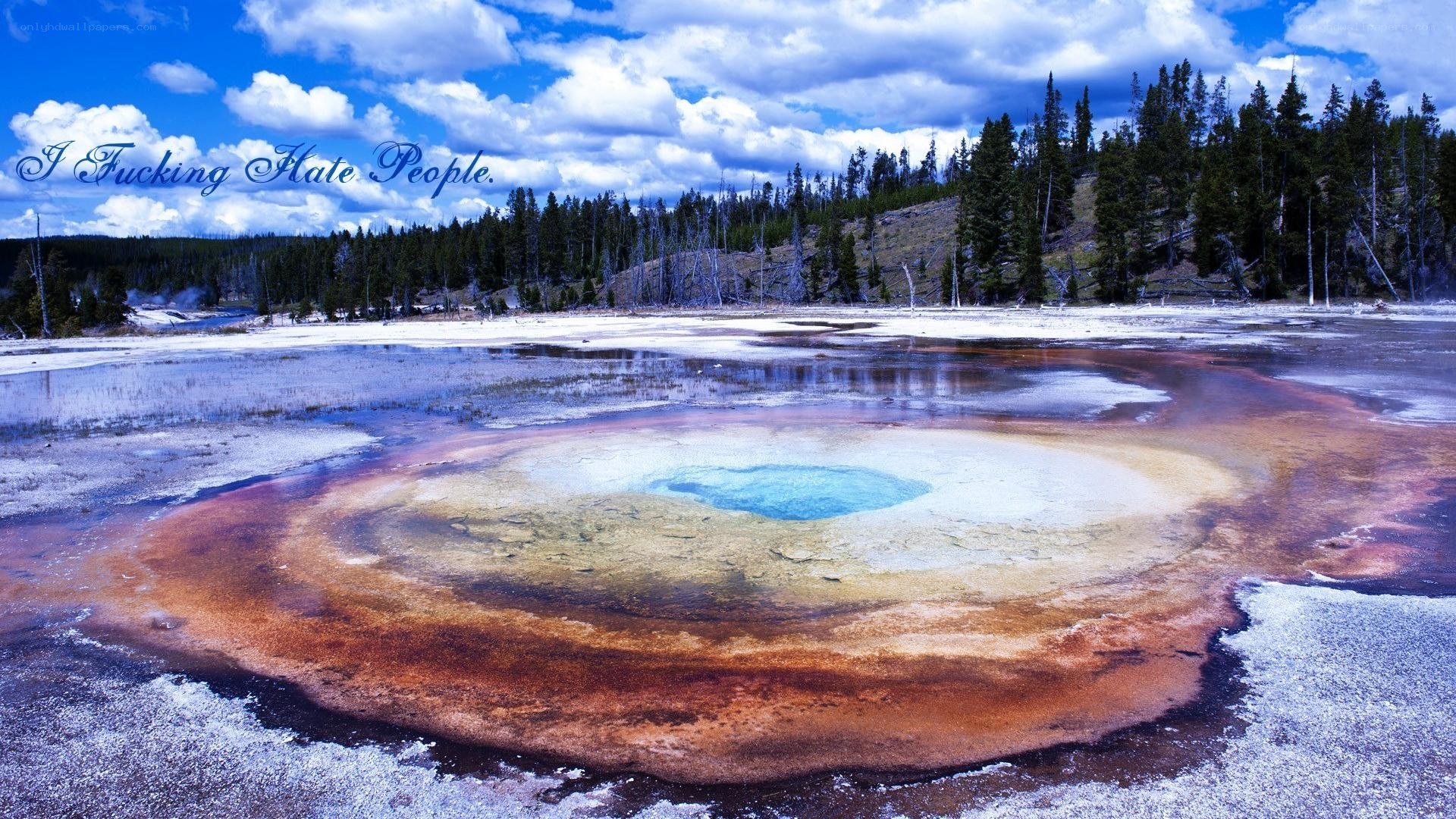 geothermal spring in yellowstone