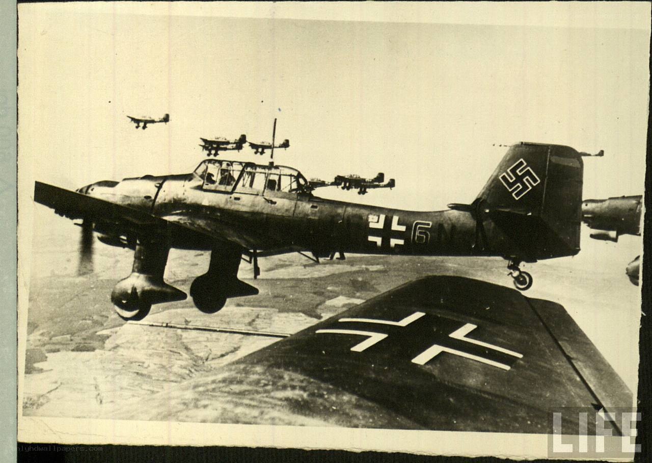 German aircraft in flight formation
