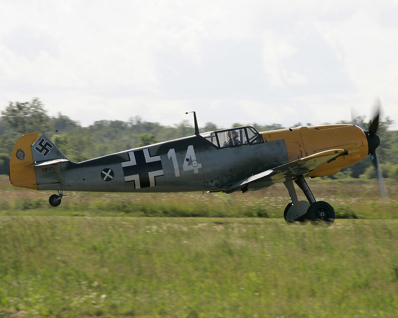 German Fighter Plane — Green, Dynamic