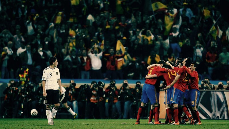 German player watches Spanish celebration
