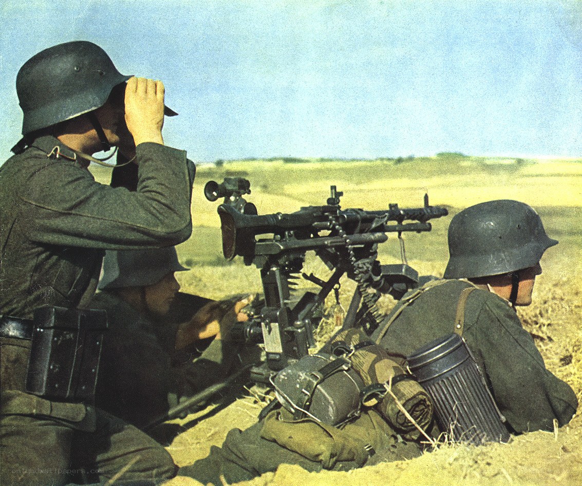 German soldiers with machine gun