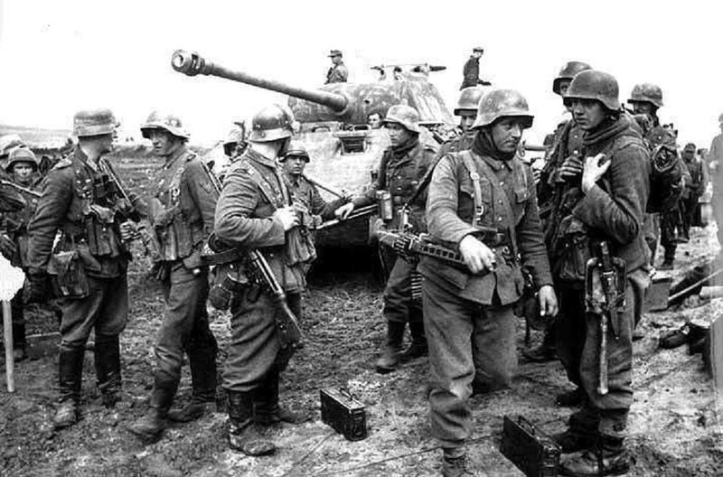 German Soldiers with Tank — Black