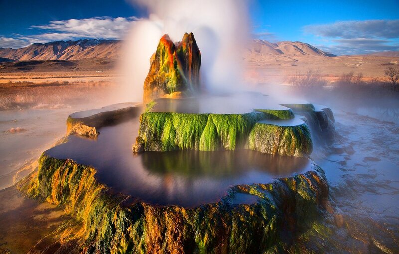 Geyser in Desert — Green