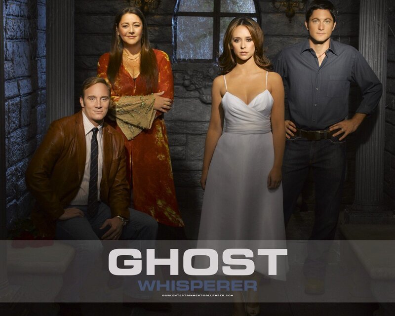 Ghost Whisperer cast photo