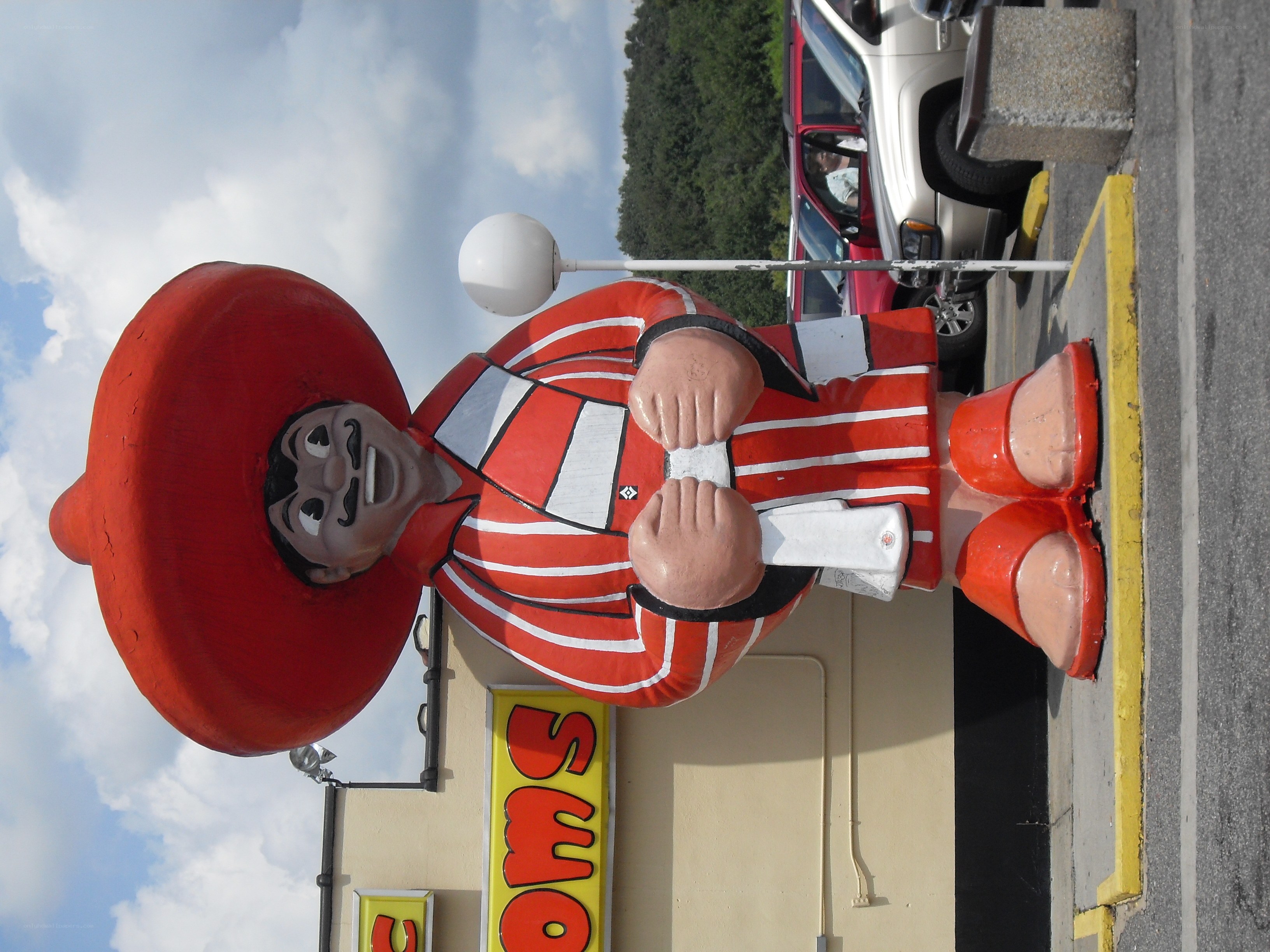 giant sombrero statue