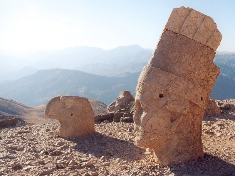 Giant stone heads at Nemrut Dağ