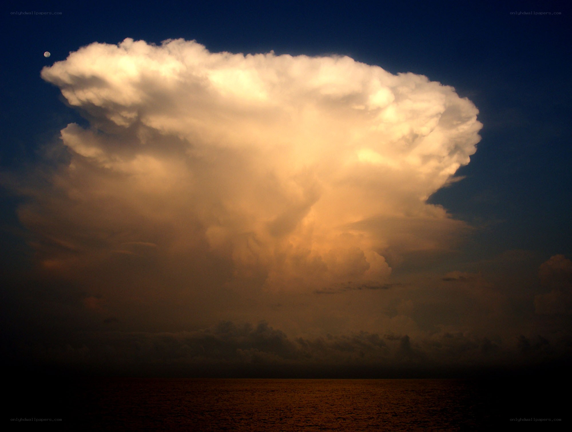 Giant storm cloud over ocean