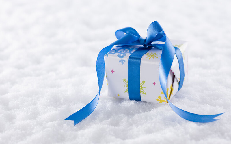 Gift Box in Snow — White