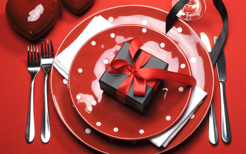 Gift Box on Plates — Red