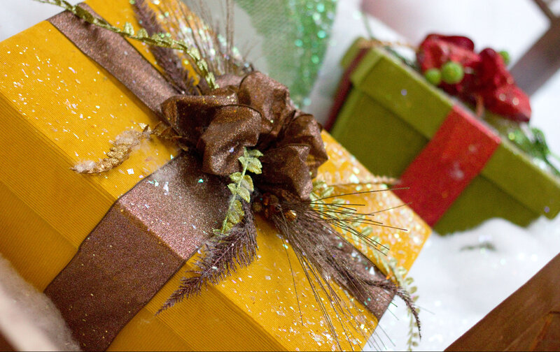 Gift Box with Bow — Yellow