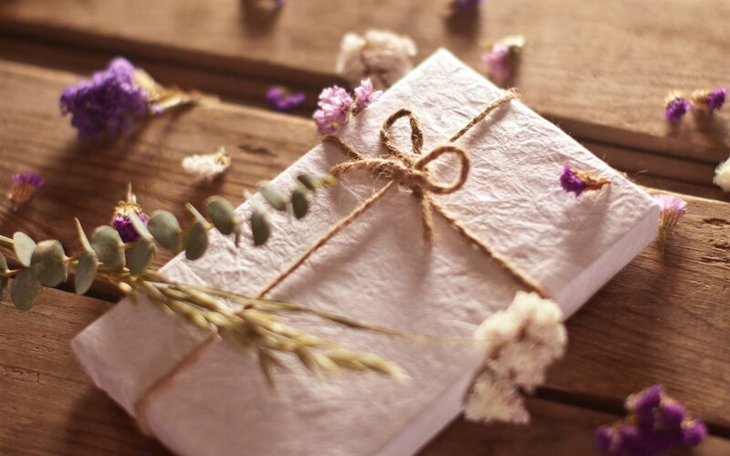 Gift Box with Dried Flowers — Brown