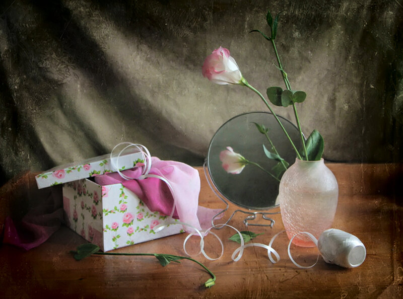 Gift Box with Flowers — Pink