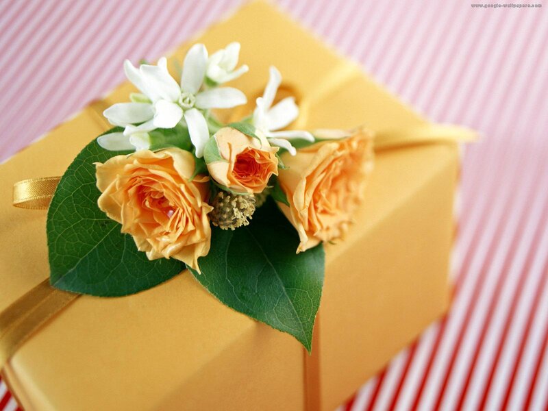 Gift Box with Flowers — Yellow
