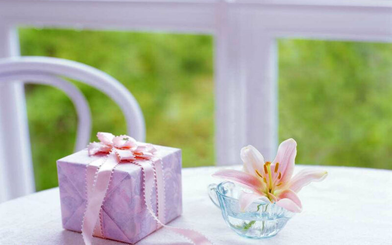Gift Box with Lily — Pink