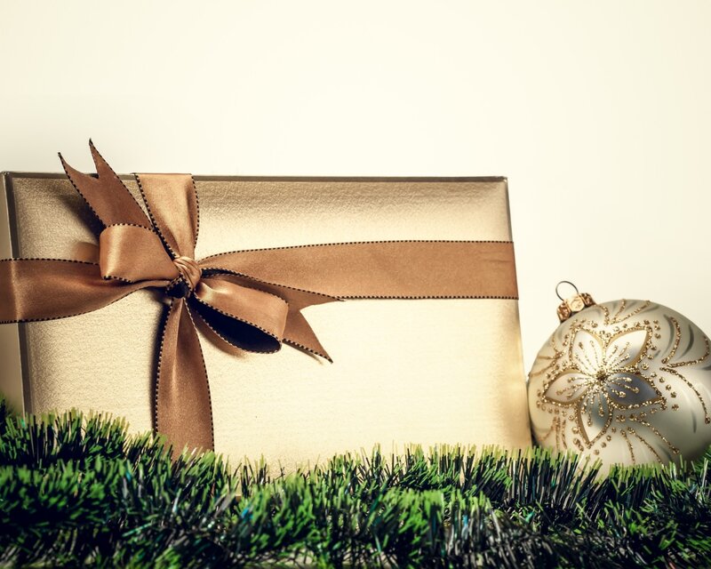 Gift Box with Ornament — Gold