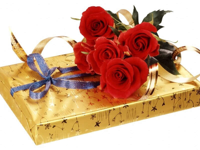 Gift Box with Red Roses — Gold