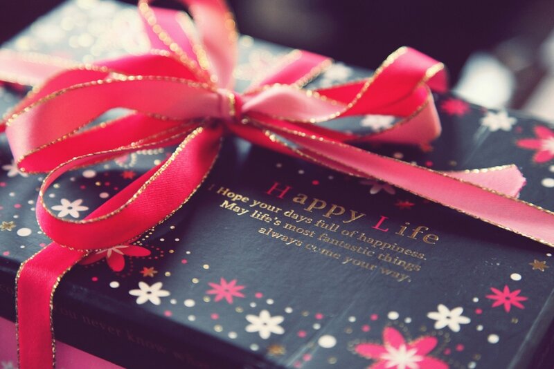 Gift Box with Ribbon — Black