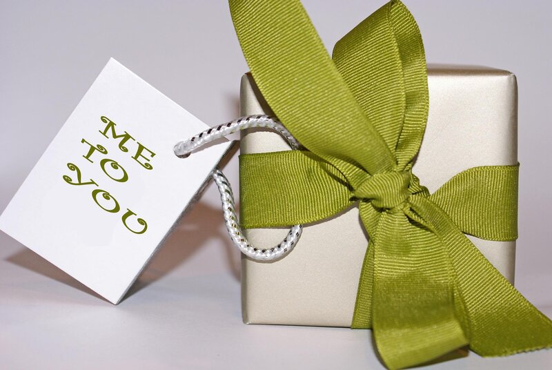 Gift Box with Ribbon — Green, Neutral