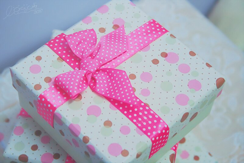 Gift Box with Ribbon — Pink, Calm
