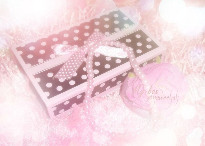Gift Box with Ribbon — Pink, Dreamy
