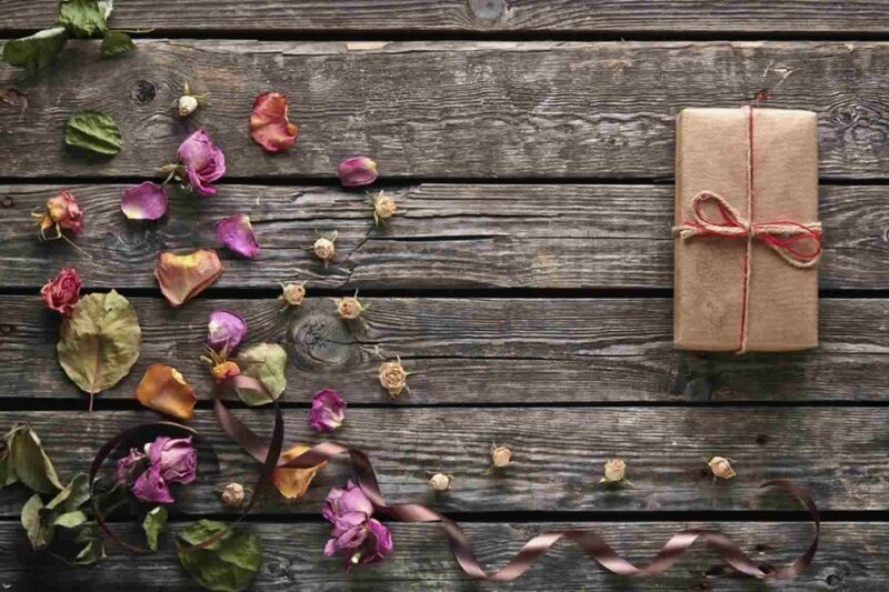 Gift Box with Rose Petals — Brown