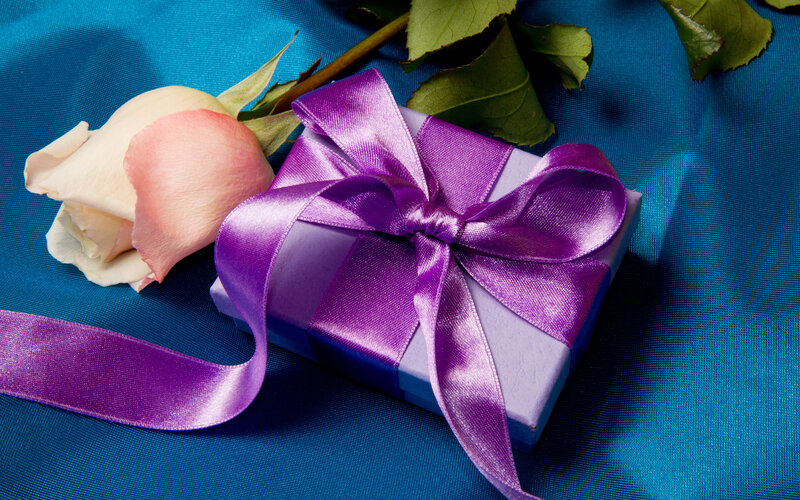 Gift Box with Rose — Purple
