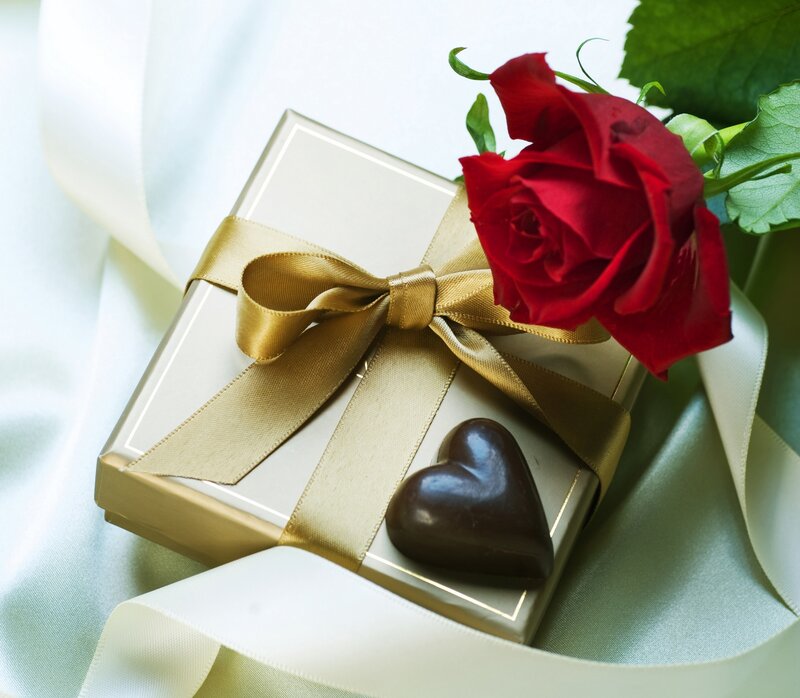Gift Box with Rose — Red, Romantic