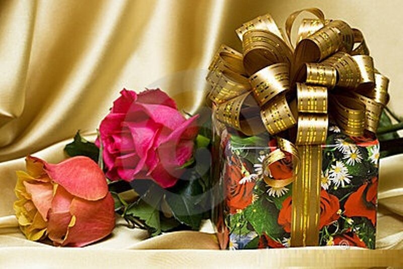 Gift Box with Roses — Gold, Festive